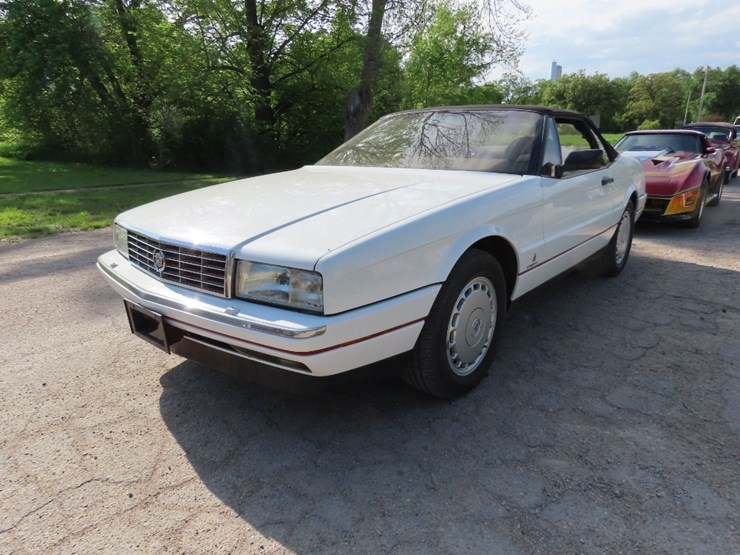 1991-cadillac-allante-pininfarina-roadster-image-1