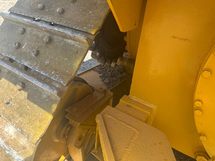 caterpillar-d4h-image-12