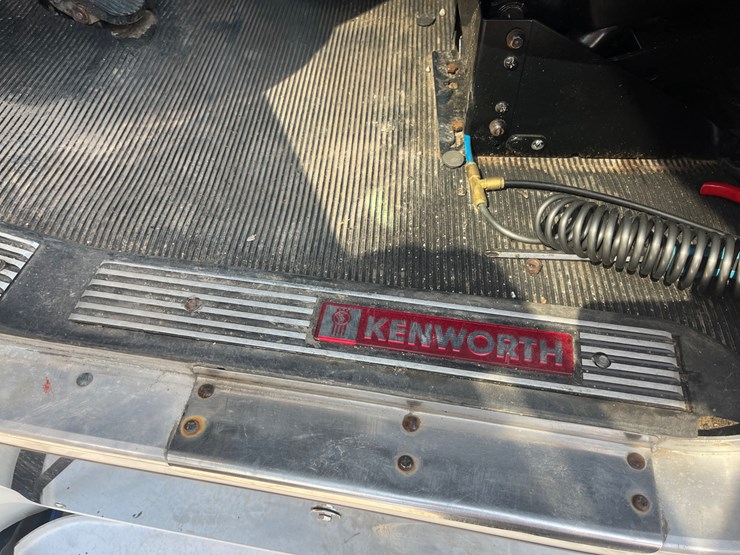 2006-kenworth-t600-image-21