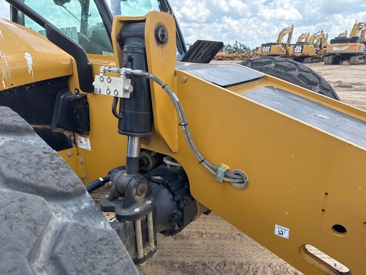 2020-caterpillar-tl1255d-image-15