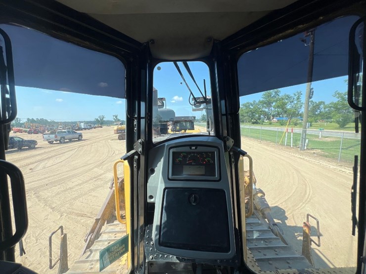 2018-caterpillar-d8t-image-45