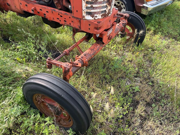 farmall-400-tractor-image-6