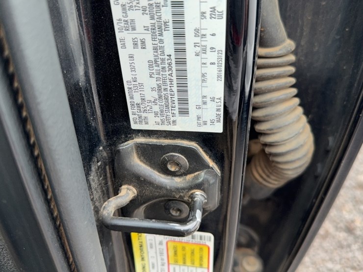 2017-ford-f150-image-17
