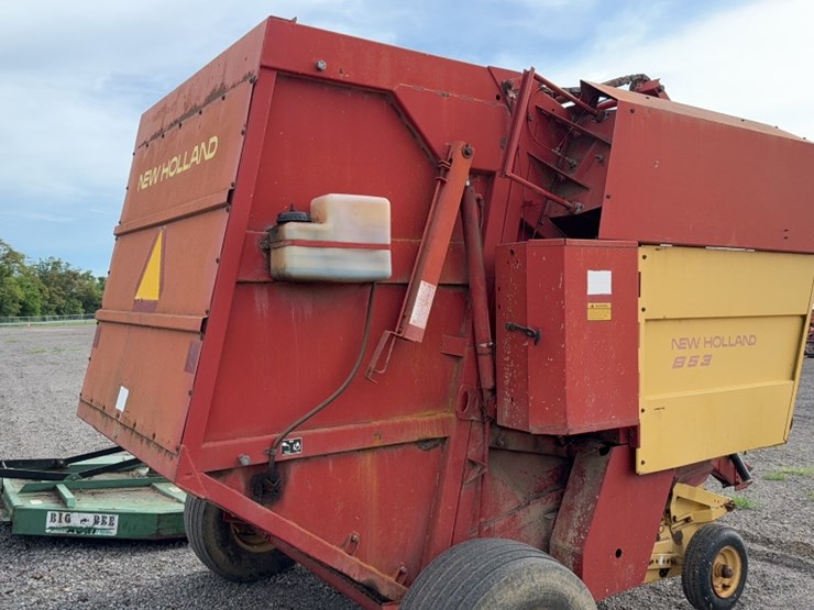 new-holland-853-image-6