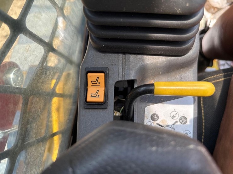 2024-caterpillar-255-skid-steer-image-28