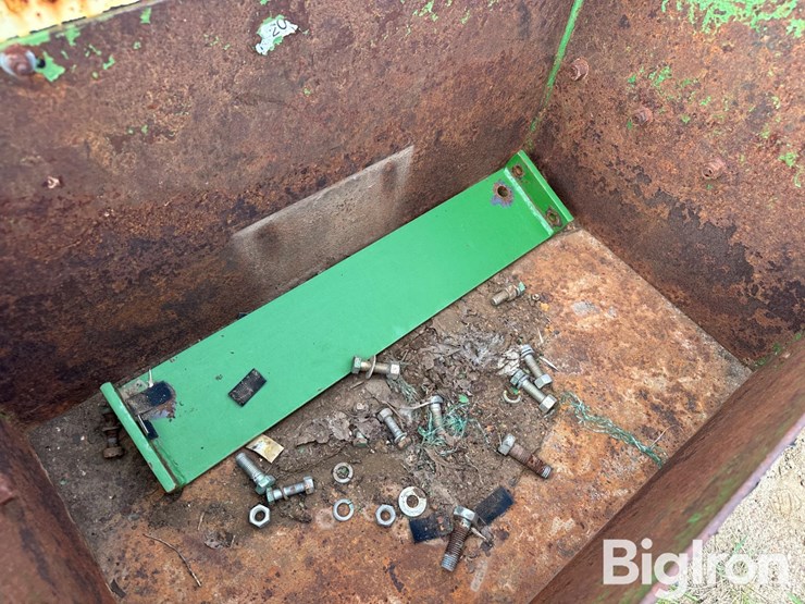 john-deere-large-frame-tractor-rock-box-image-14