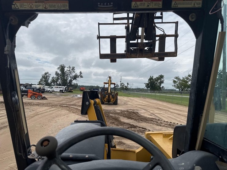 2014-caterpillar-tl943c-image-28
