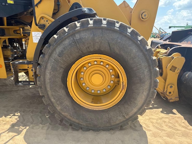2020-caterpillar-938m-image-11