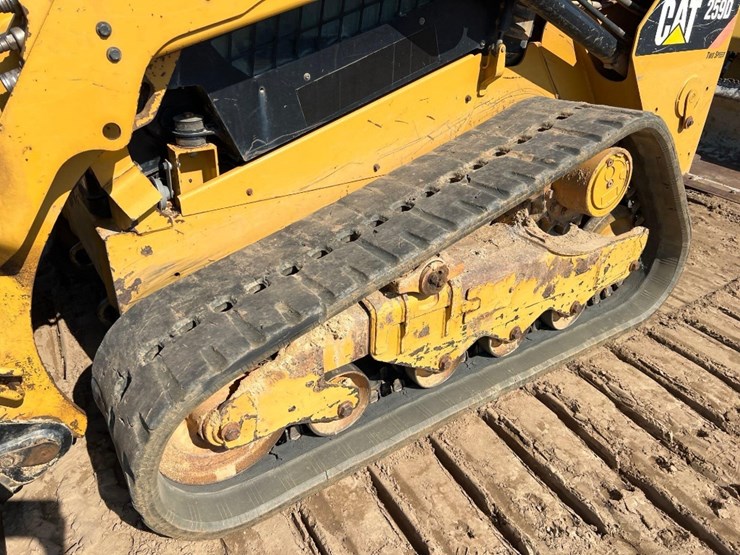 2016-caterpillar-259d-image-8