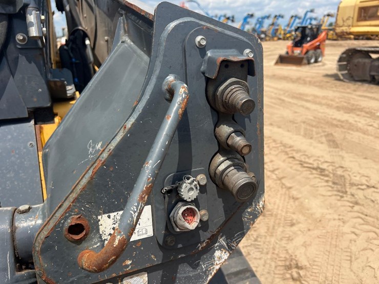 2018-deere-333g-image-11