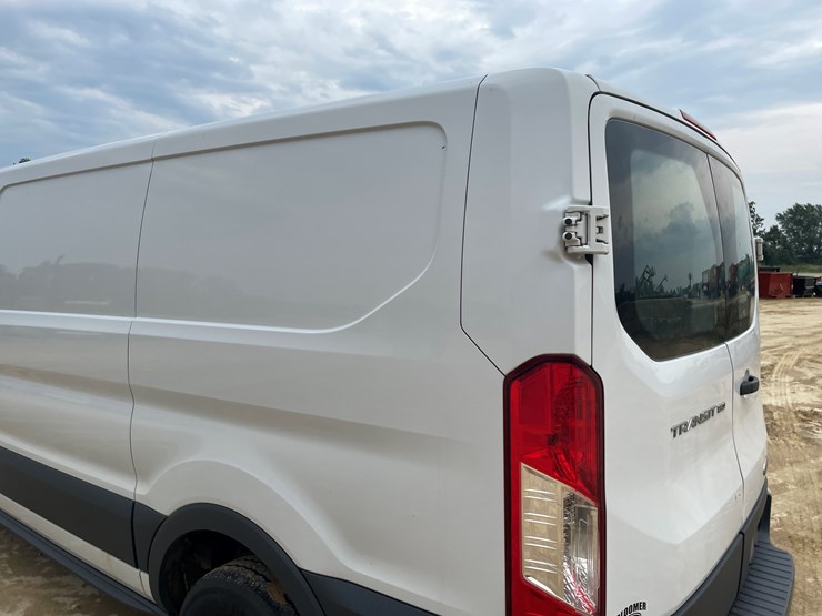 2015-ford-transit-image-32