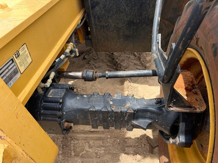2016-caterpillar-tl642c-image-14