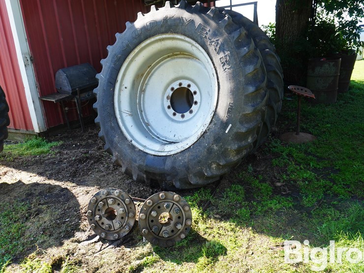 case-ih-7120-18.4r42-tires,-rims-&-10-bolt-dual-hubs-image-3