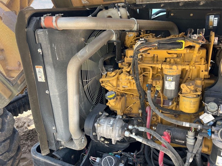 2013-caterpillar-tl943c-image-23