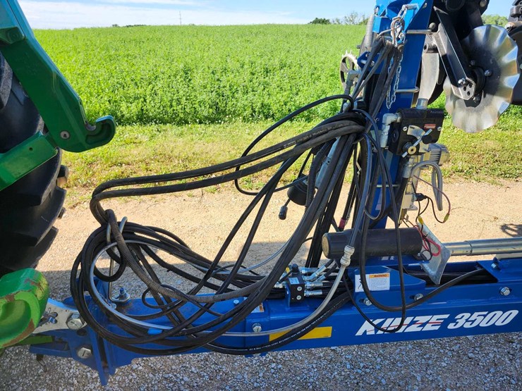 2019-kinze-3500-image-11