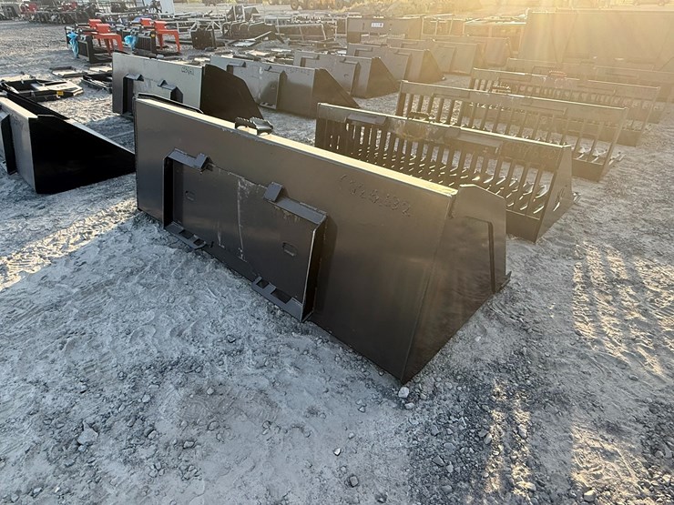 #2084-•-kc-84"-skid-steer-snow/litter-bucket-inv#:-25307-image-4