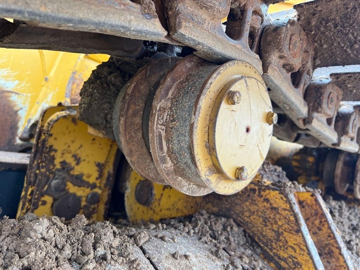 2016-deere-700k-lgp-image-10