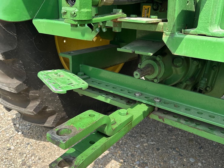 john-deere-820-image-11