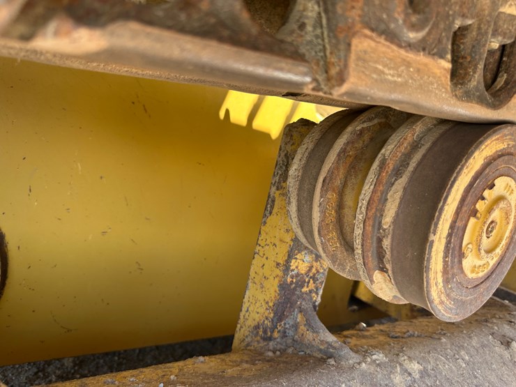 2017-caterpillar-d6k2-lgp-image-12