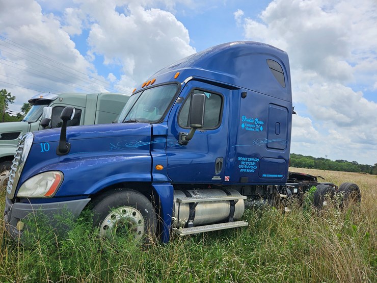 2009-freightliner-cascadia-125-image-3