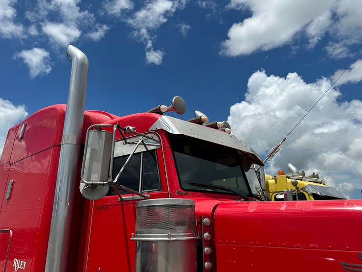 2003-peterbilt-379-image-44
