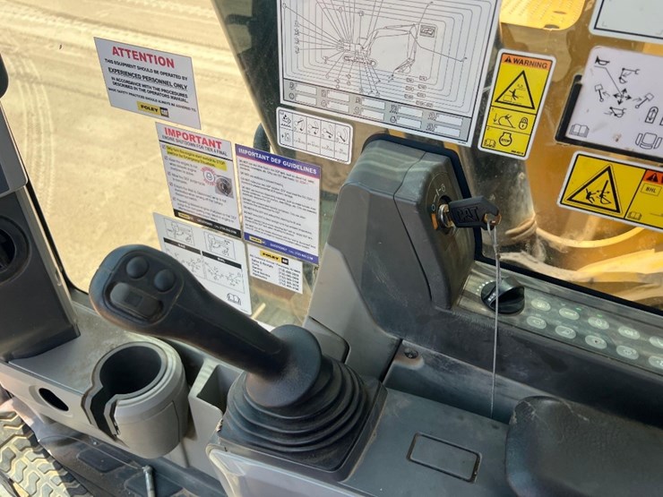 2016-caterpillar-335fl-image-36