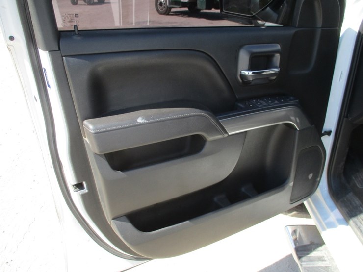 2017-chevrolet-1500-image-12