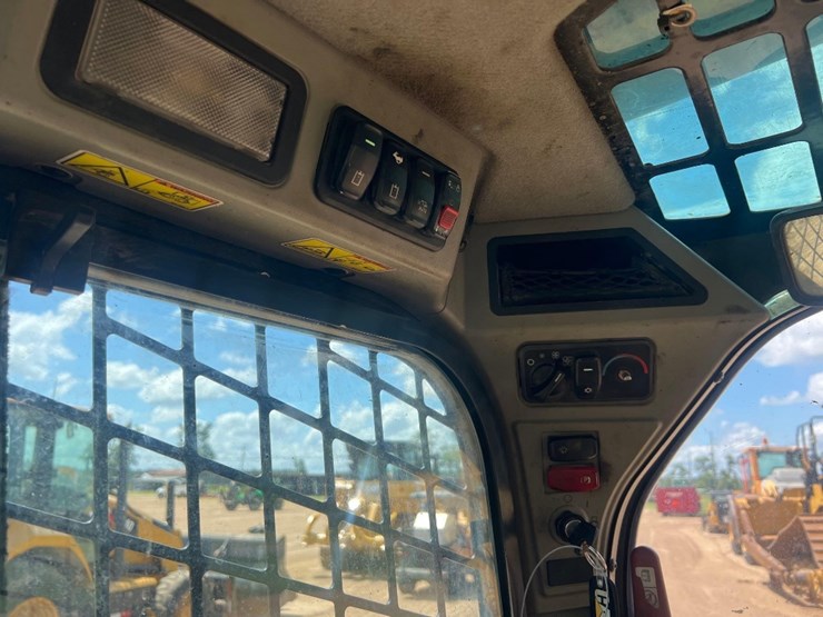 2021-caterpillar-259d3-image-29