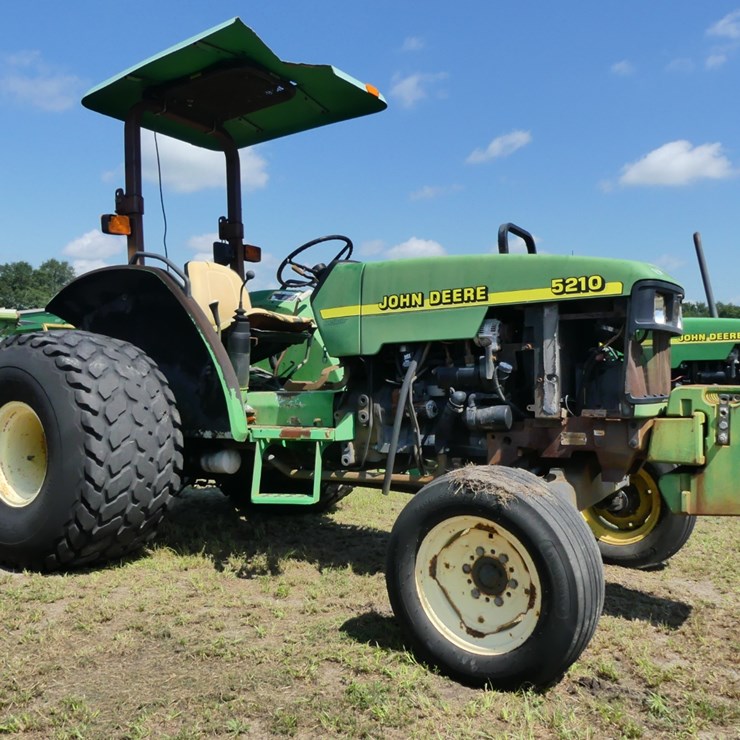 JOHN DEERE 5210