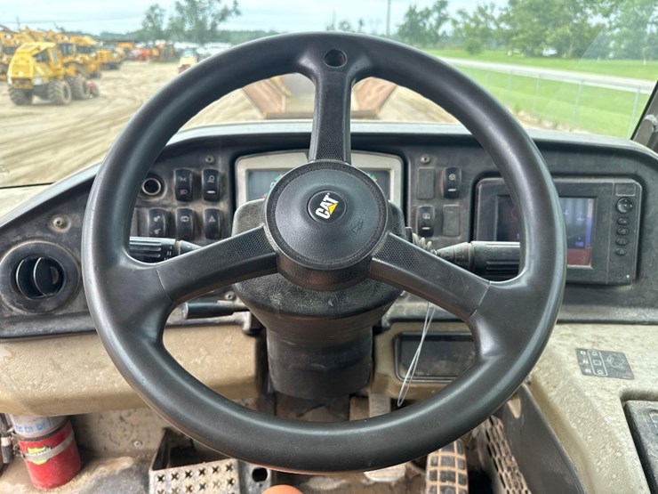 2015-caterpillar-745c-image-24
