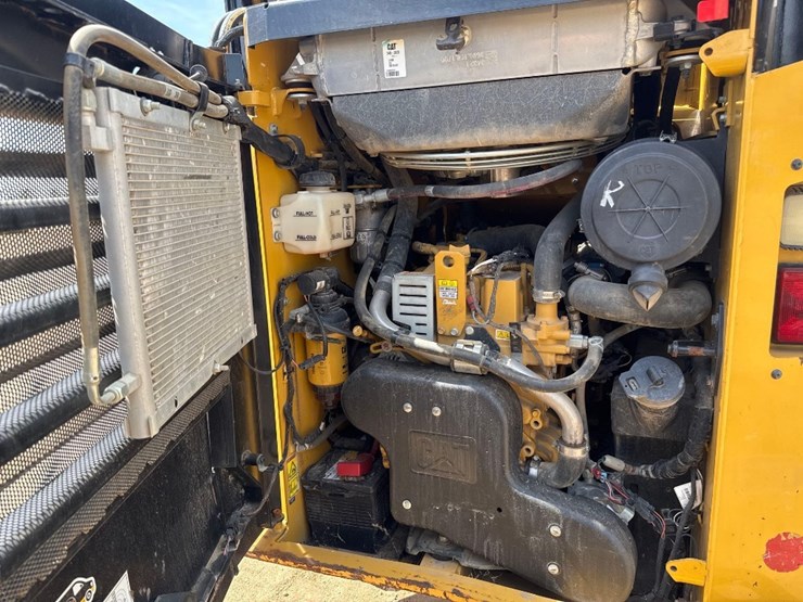 2021-caterpillar-259d3-image-18
