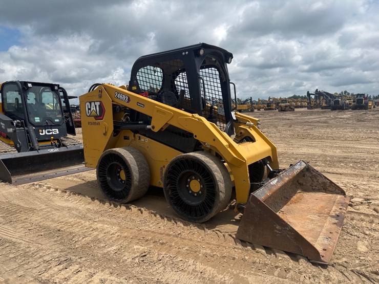 2022-caterpillar-246d3-image-4