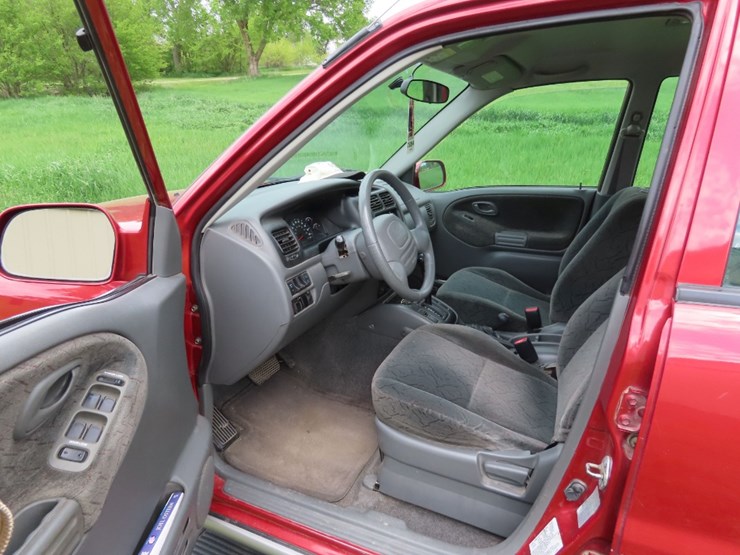 2000-chevrolet-tracker-image-10