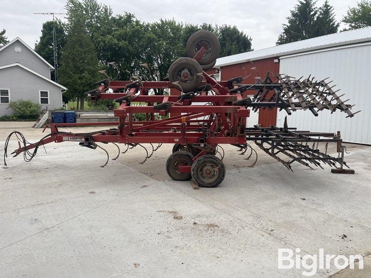 case-ih-4300-image-8