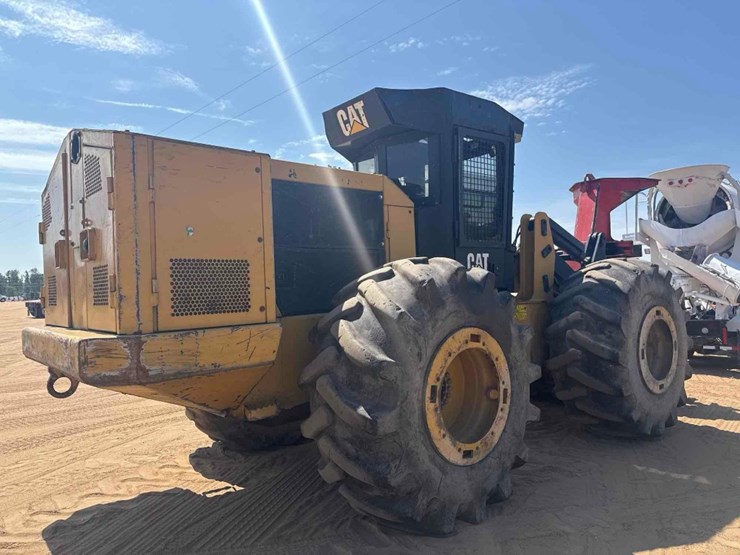 2015-caterpillar-573c-image-6