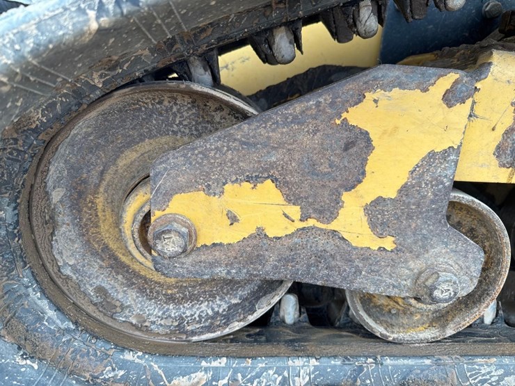2018-caterpillar-239d-image-11