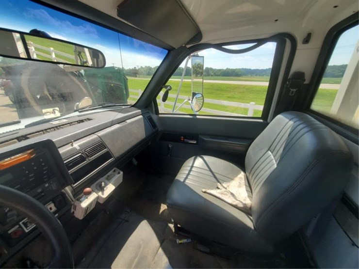 #359-•-1997-gmc-c7500-digger-derricks-truck-image-56
