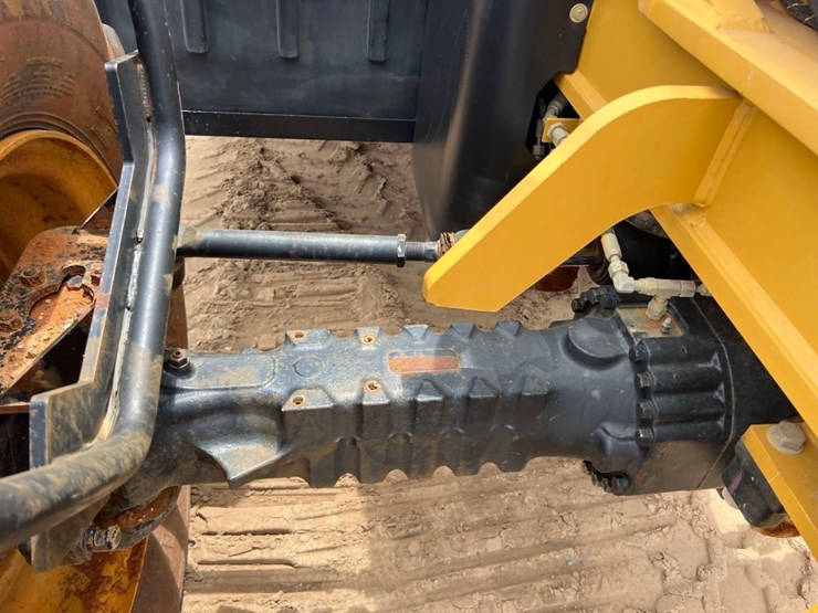 2016-caterpillar-tl642c-image-18