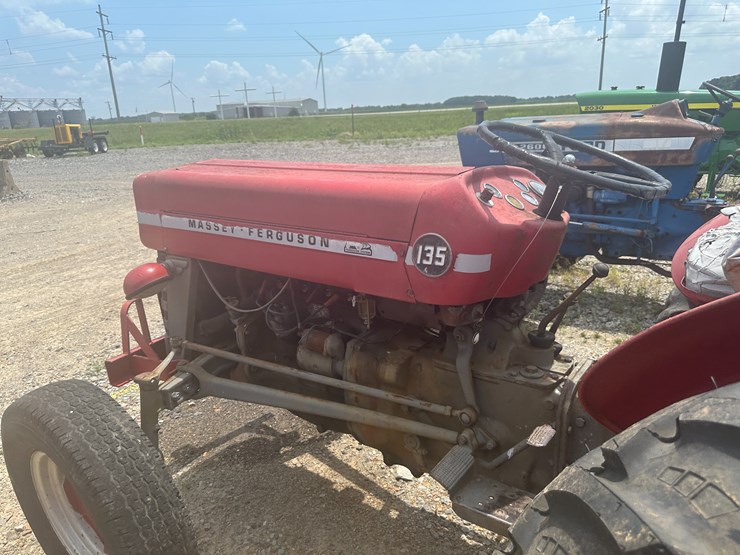massey-ferguson-135-image-19