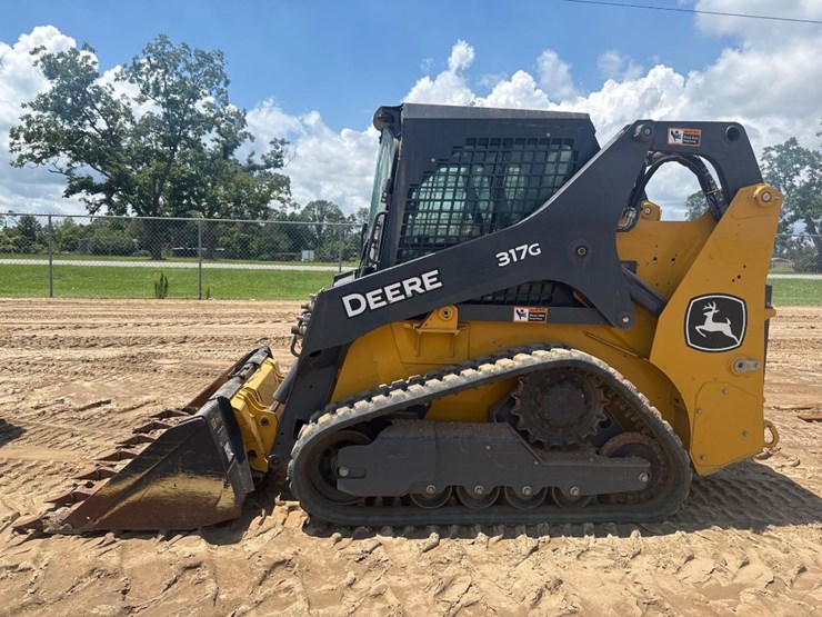 2023-deere-317g-image-1