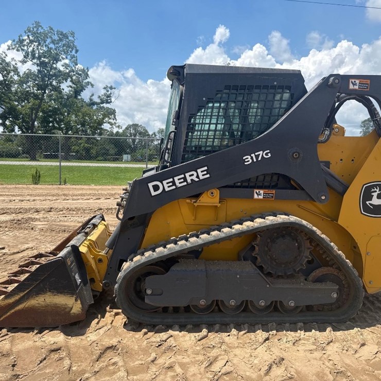 2023 DEERE 317G