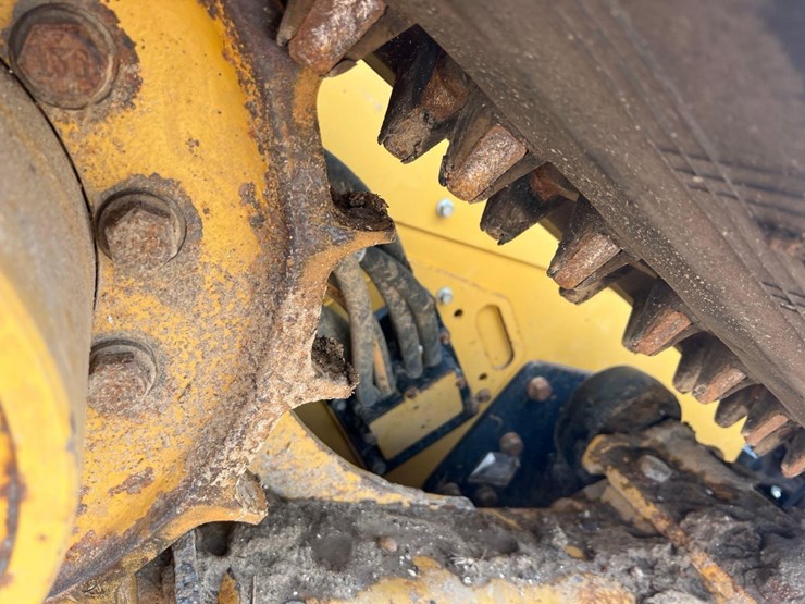 2021-caterpillar-279d3-image-19