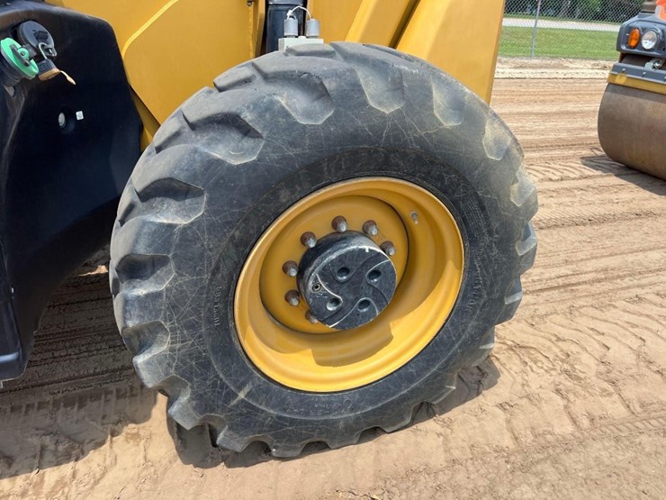 2019-caterpillar-tl1255d-image-10