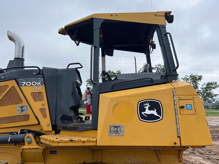 2016-deere-700k-lgp-image-31
