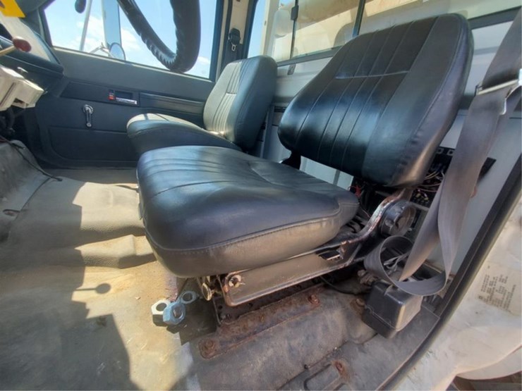 #359-•-1997-gmc-c7500-digger-derricks-truck-image-60