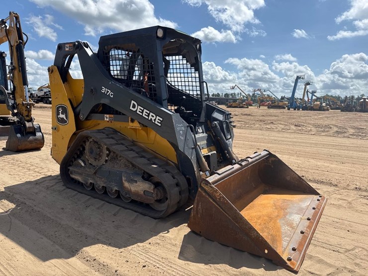 2019-deere-317g-image-4