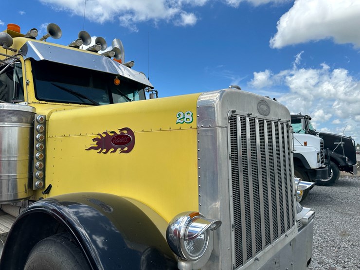 1998-peterbilt-379-image-43