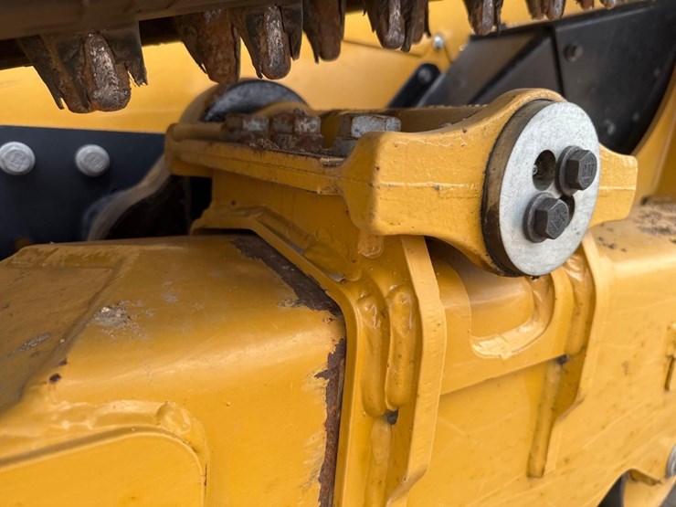 2023-caterpillar-299d3-image-11