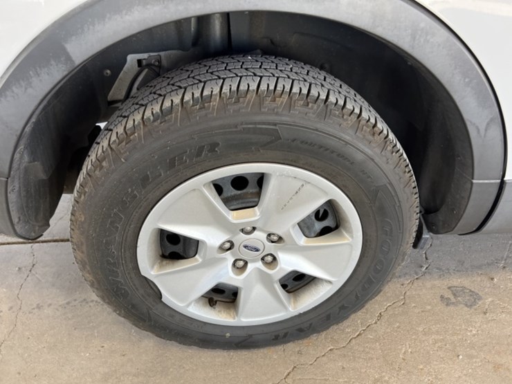 2013-ford-explorer-image-8
