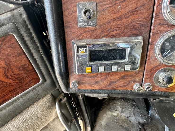 1998-peterbilt-379-image-87
